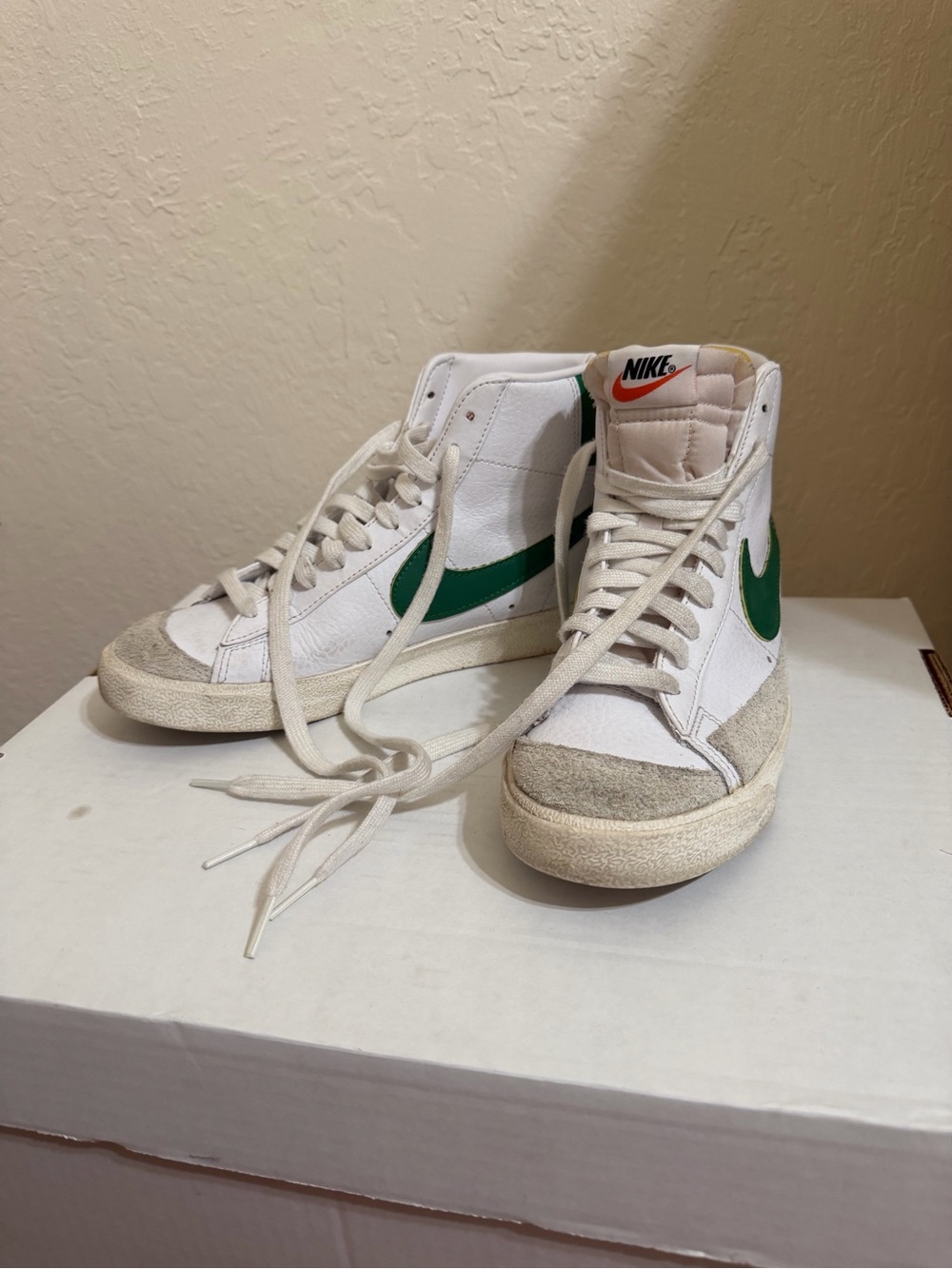 Nike Blazer Mid ‘77 Vintage White and Green High Top Sneaker Shoes Size 7